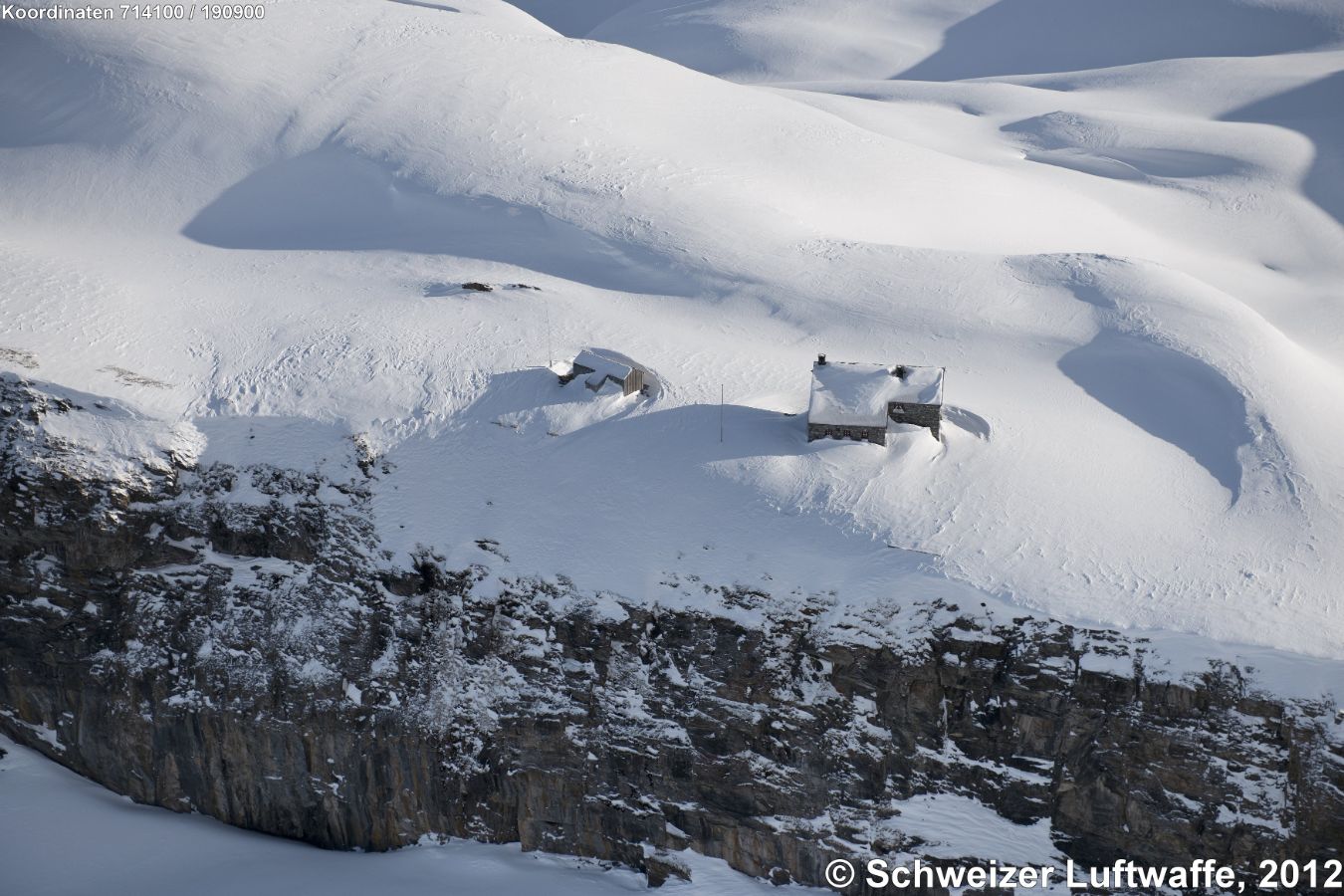 Clariden Hütte; erste unbewirtschaftete Hütte der SAC-Section Bachtel ums Jahr 1897. Ab 1941 aus Stein errichtet, 2013 komplett renoviert und erweitert (72 Schlafplätze).